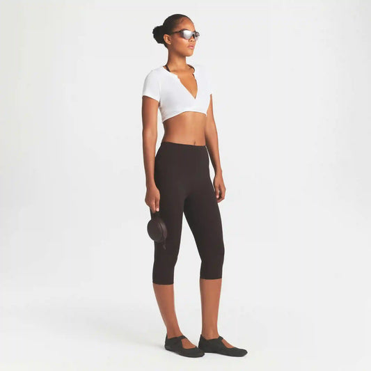 NikeSKIMS STUDIO STRETCH 17" CAPRI LEGGING