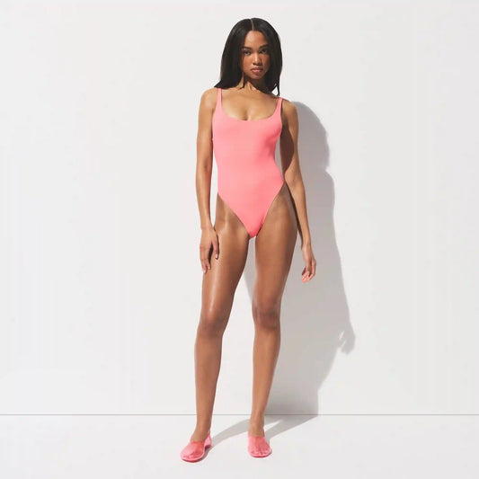 SIGNATURE SWIM SCOOP NECK ONE PIECE