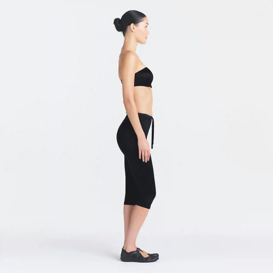 NikeSKIMS SATIN SHINE CAPRI 17" LEGGING