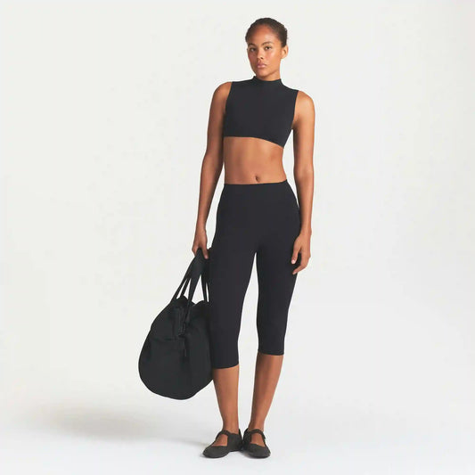 NikeSKIMS STUDIO STRETCH 17" CAPRI LEGGING