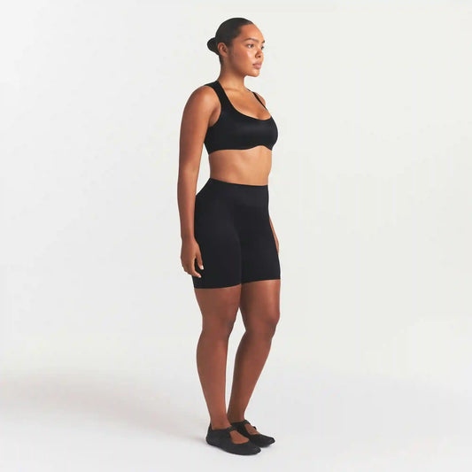 NikeSKIMS SATIN SHINE BONDED WAIST 7" BIKER SHORT