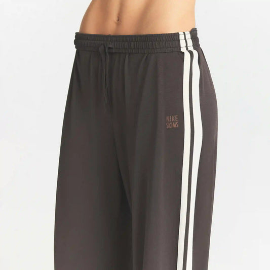 NikeSKIMS STRETCH KNIT WIDE LEG PANT
