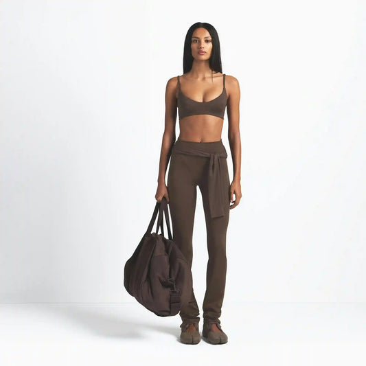 NikeSKIMS MATTE V-LINE 39" STRAIGHT LEGGING